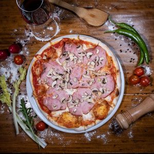 PIZZA PROSCIUTTO & FUNGHI - Restaurant IL PADRINO Baia Mare